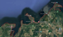 A map showing a example of irregular mainland shorelines in Little Sturgeon Bay to Sand Bay within Door County using a red link to indicate the boundary.