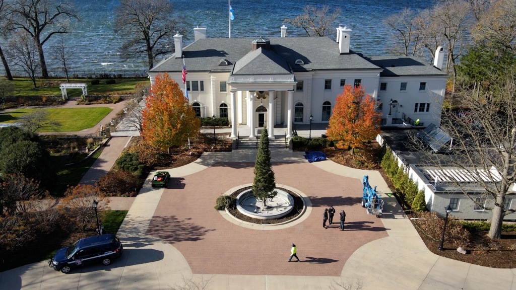 The front courtyard of a large, fancy home.